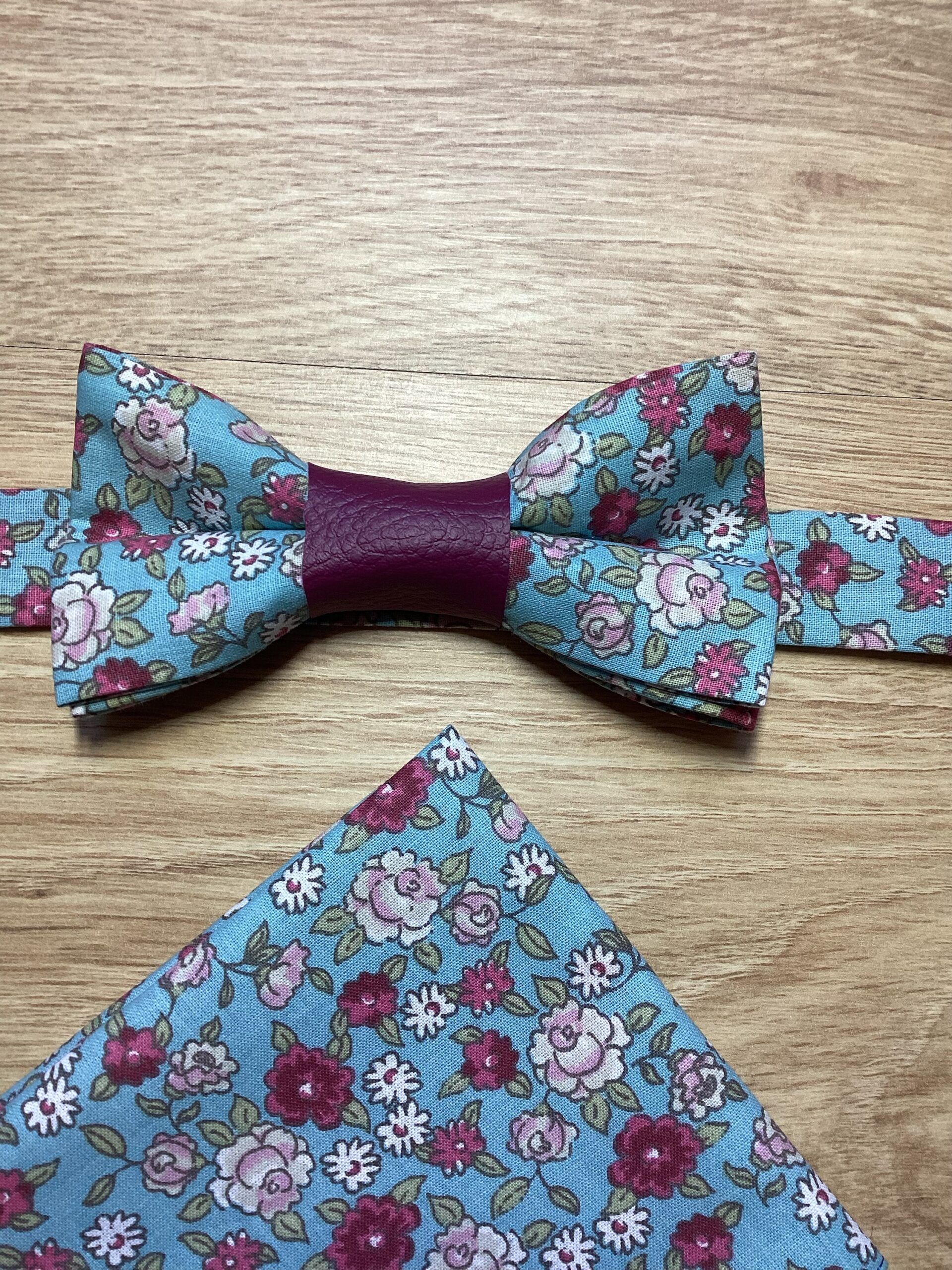 Noeud de papillon Liberty bleu et vieux rose – Image 2